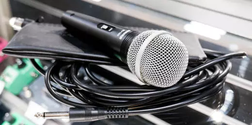 Shure - SV100-WA Handheld Dynamic Cardioid Microphone with On-Off Switch and Accessories 2